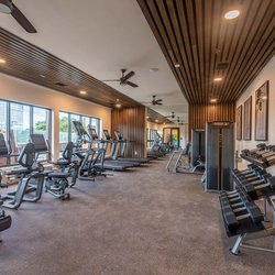 gym at 2100 Memorial Columbia located in Houston, TX