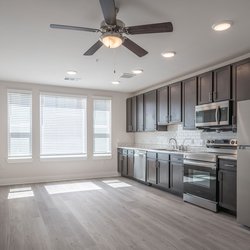 beautiful kitchen at 2100 Memorial Columbia located in Houston, TX