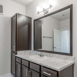 beautiful bathroom at 2100 Memorial Columbia located in Houston, TX