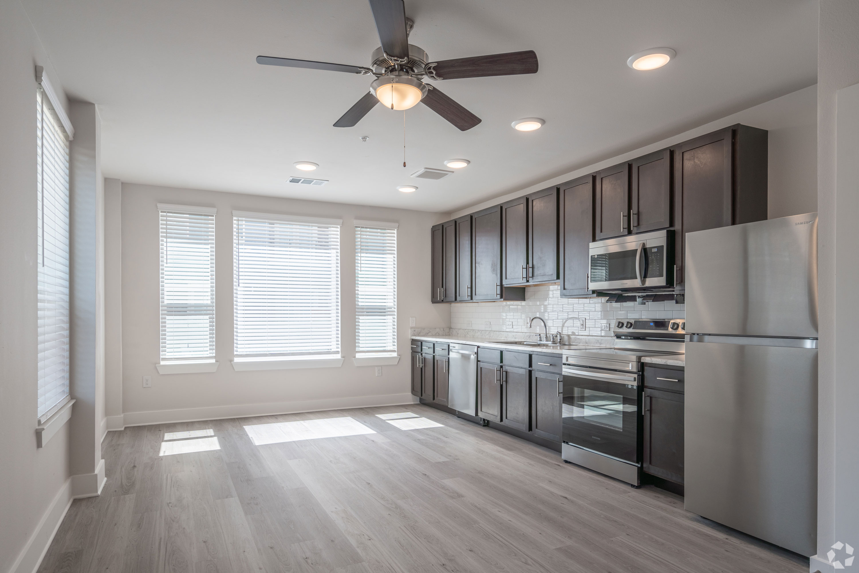 kitchen at Columbia Senior at 2100 Memorial located in Houton TX